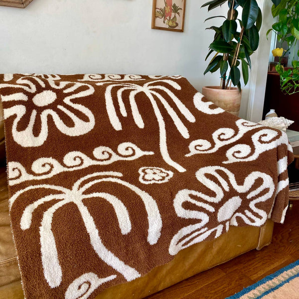 Hanalei Plush Throw - Mocha & Cream
